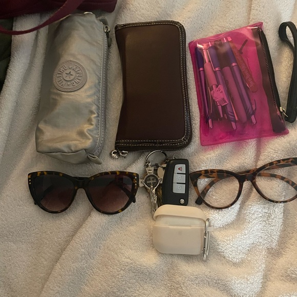 New Lucky Crossbody Bag.  Nice and fits all of your essentials. - Picture 7 of 7